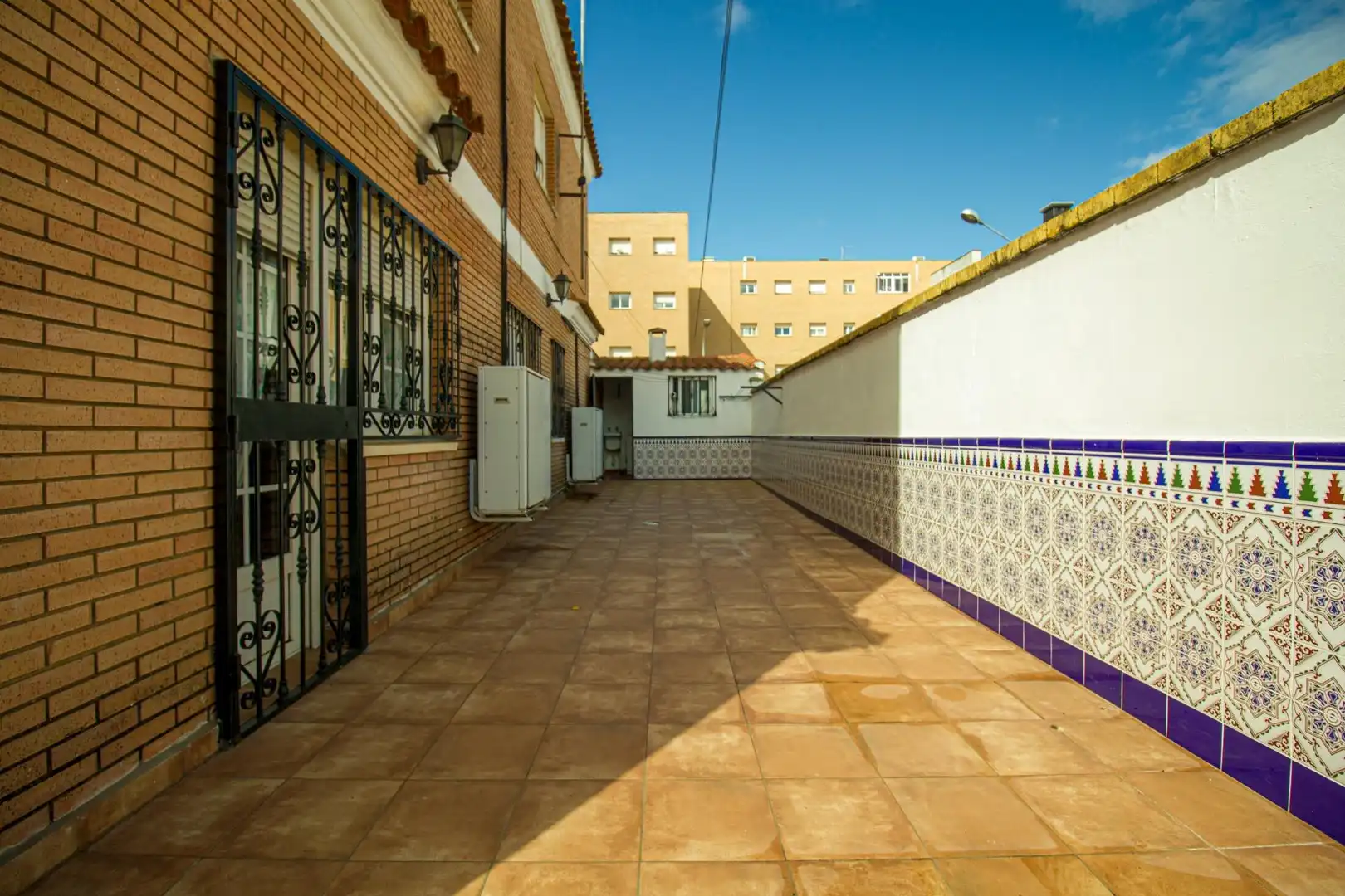Vista exterior de Casa o xalet en venda en Badajoz amb Aire condicionat, Jardí privat i Terrassa