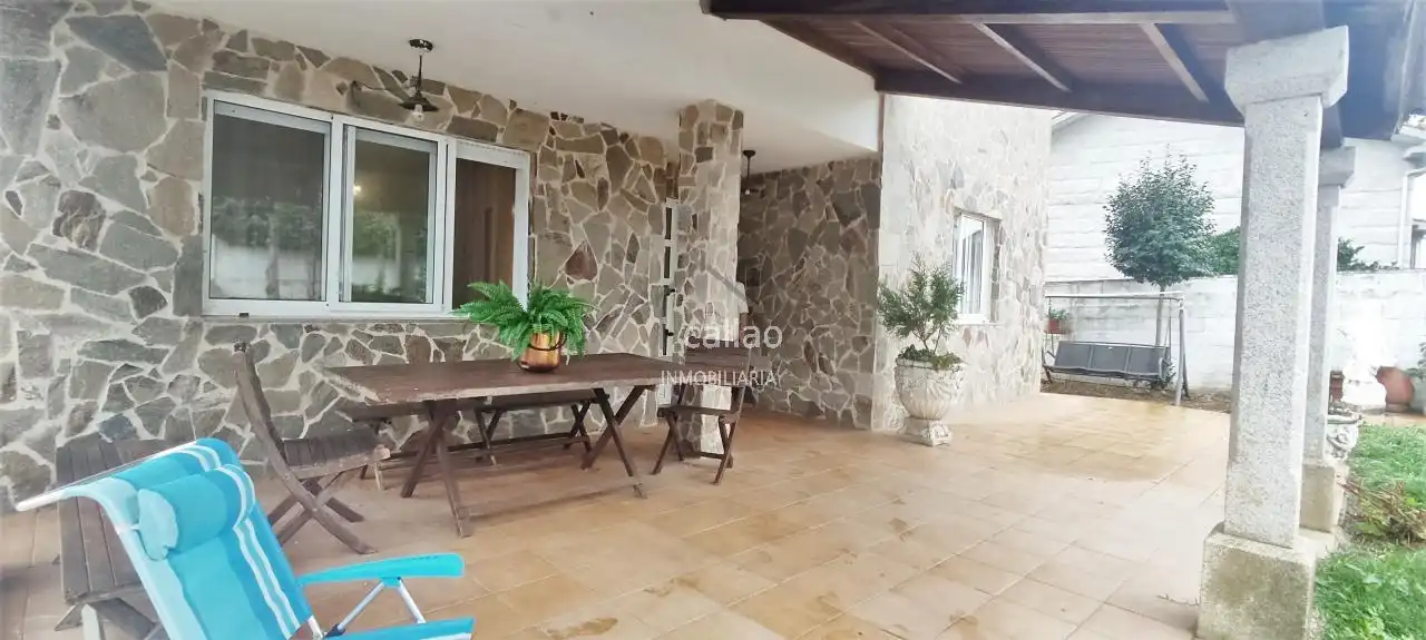 House with garden for sale in Mugardos
