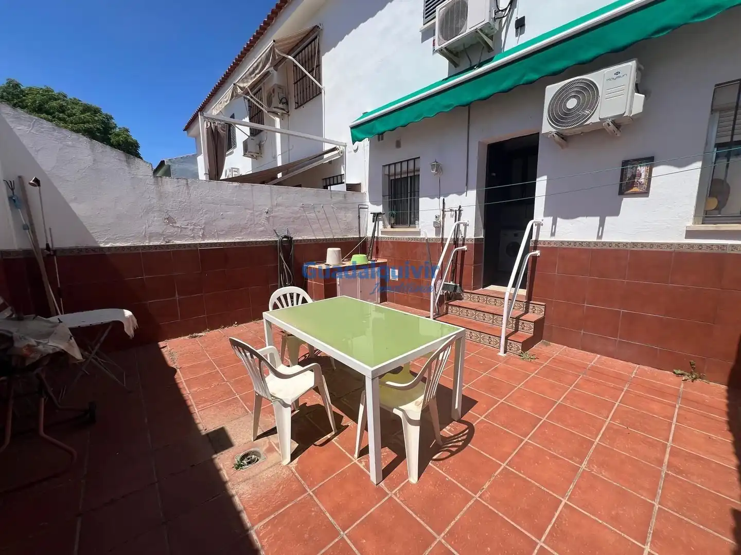 Terrassa de Casa adosada en venda en Montequinto amb Aire condicionat, Jardí privat i Traster