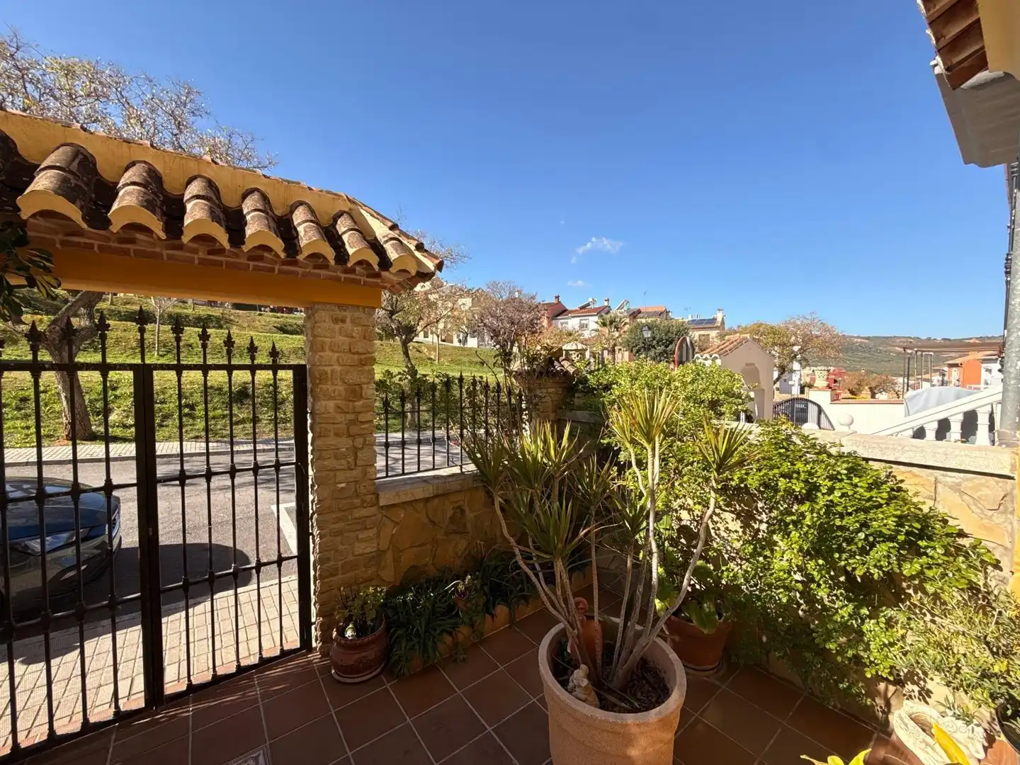 Vista exterior de Casa o xalet en venda en Antequera amb Aire condicionat, Jardí privat i Terrassa