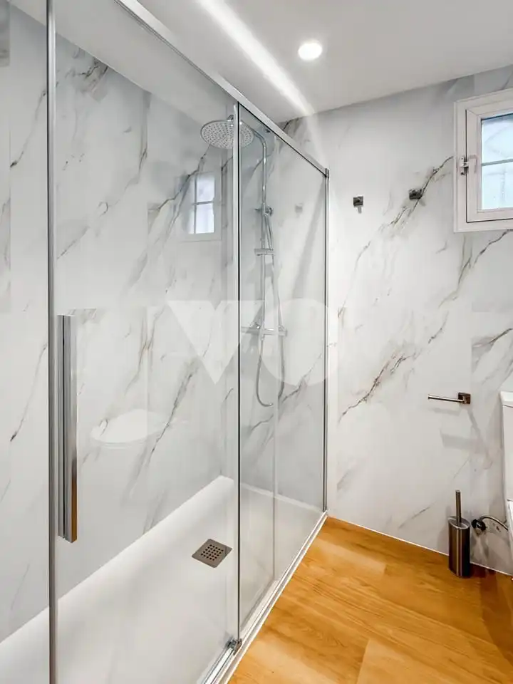 Badezimmer von Erdgeschoss zur Miete in Majadahonda mit Heizung, Privatgarten und Terrasse