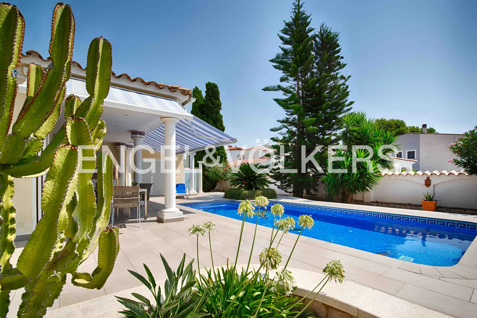 Casa con piscina en venta en Carrer Pení, imagen 3
