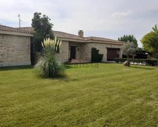 Casa o xalet en venda en Valverdón amb Jardí privat