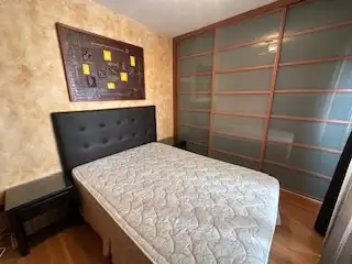 Dormitori de Apartament de lloguer en León Capital  amb Aire condicionat, Calefacció i Parquet