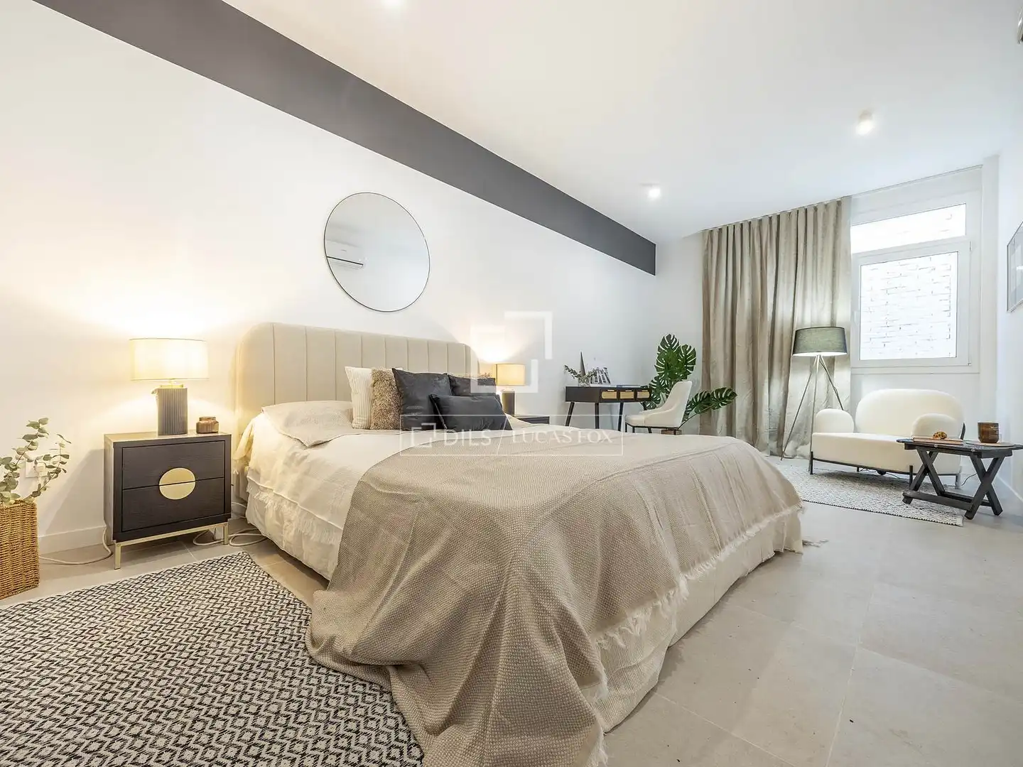 Bedroom of Flat for sale in Valencia  with Air Conditioner, Heating and Terrace