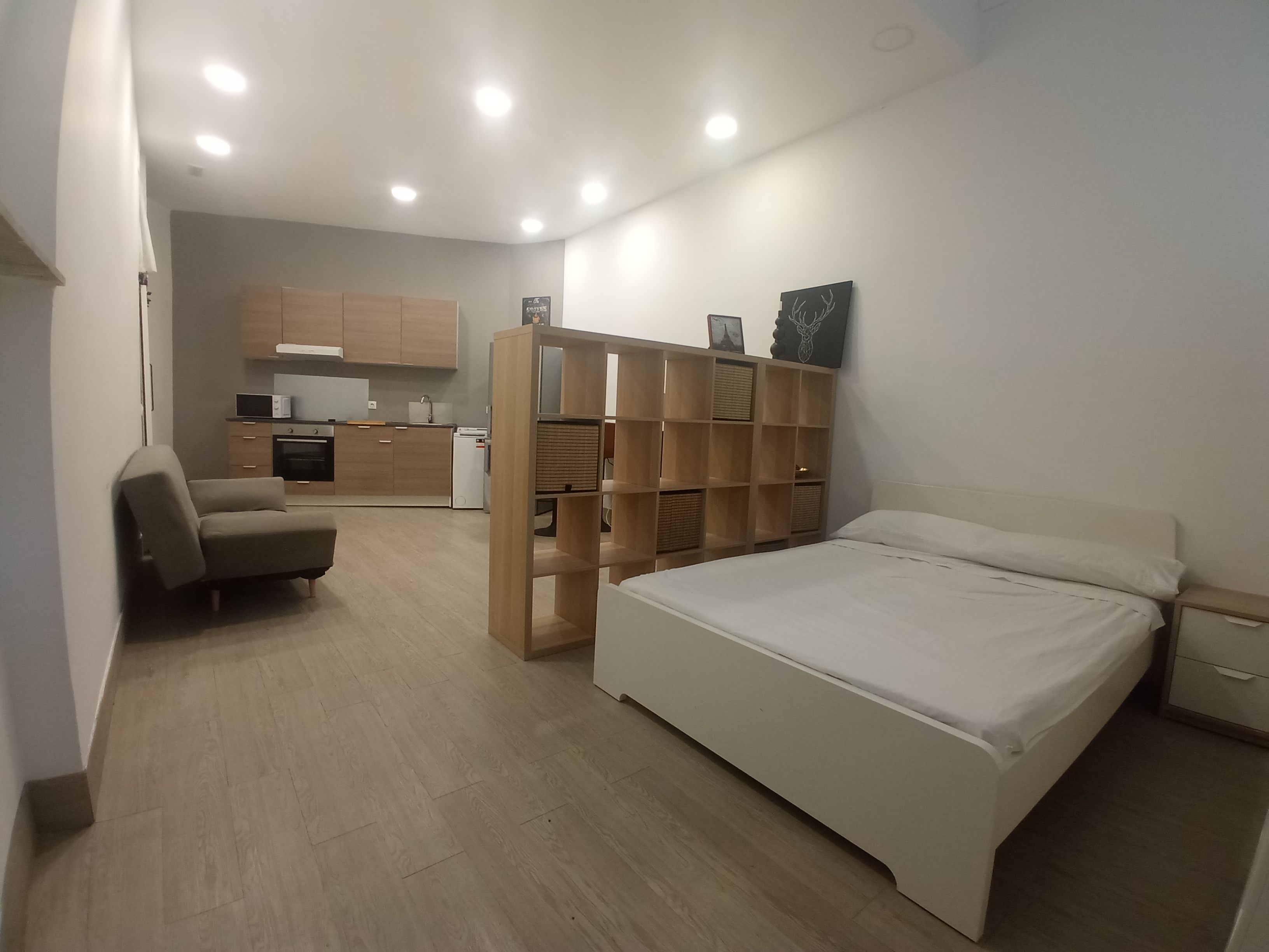 Habitación de Estudio en venta en  Barcelona Capital con Amueblado, Lavadora y Microondas