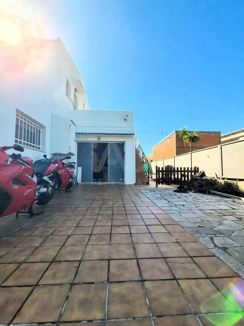 Vista exterior de Casa o xalet en venda en L'Ametlla de Mar  amb Aire condicionat, Calefacció i Terrassa