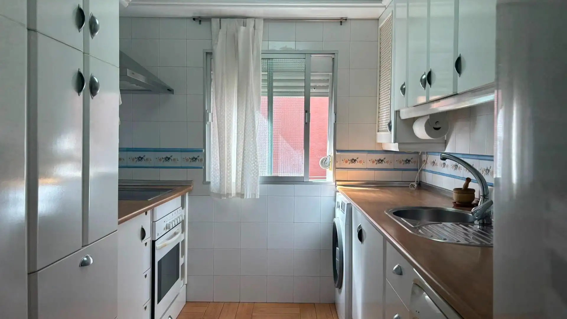 Kitchen of Flat for sale in Sevilla  with Air Conditioner, Terrace and Furnished
