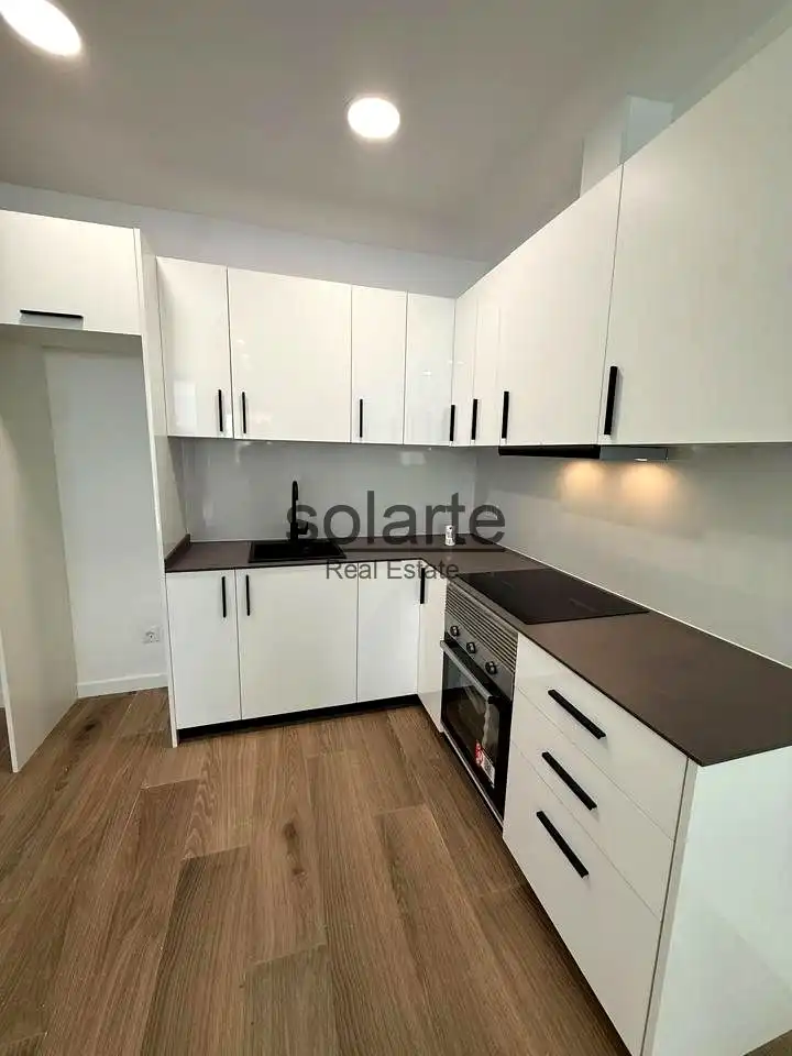 Cuina de Planta baixa en venda en L'Hospitalet de Llobregat amb Parquet i Terrassa