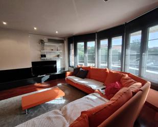 Sala d'estar de Casa o xalet en venda en Manresa amb Aire condicionat i Terrassa