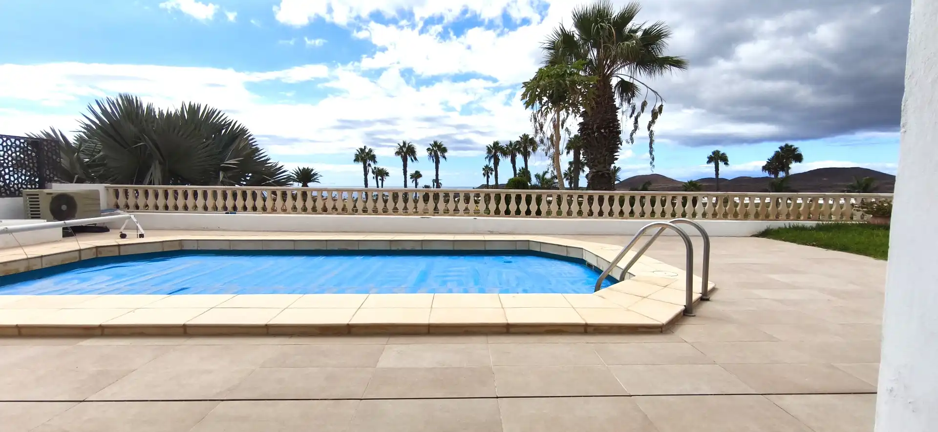 Schwimmbecken von Haus oder Chalet zur Miete in San Miguel de Abona mit Privatgarten, Terrasse und Schwimmbad