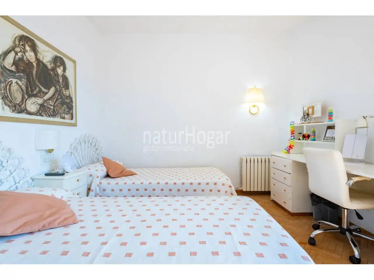 Habitación de Casa o chalet en venta en Paterna con Aire acondicionado, Calefacción y Jardín privado