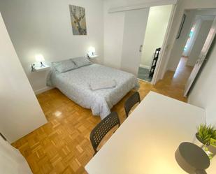 Bedroom of Flat to share in  Madrid Capital  with Heating, Washing machine and Internet