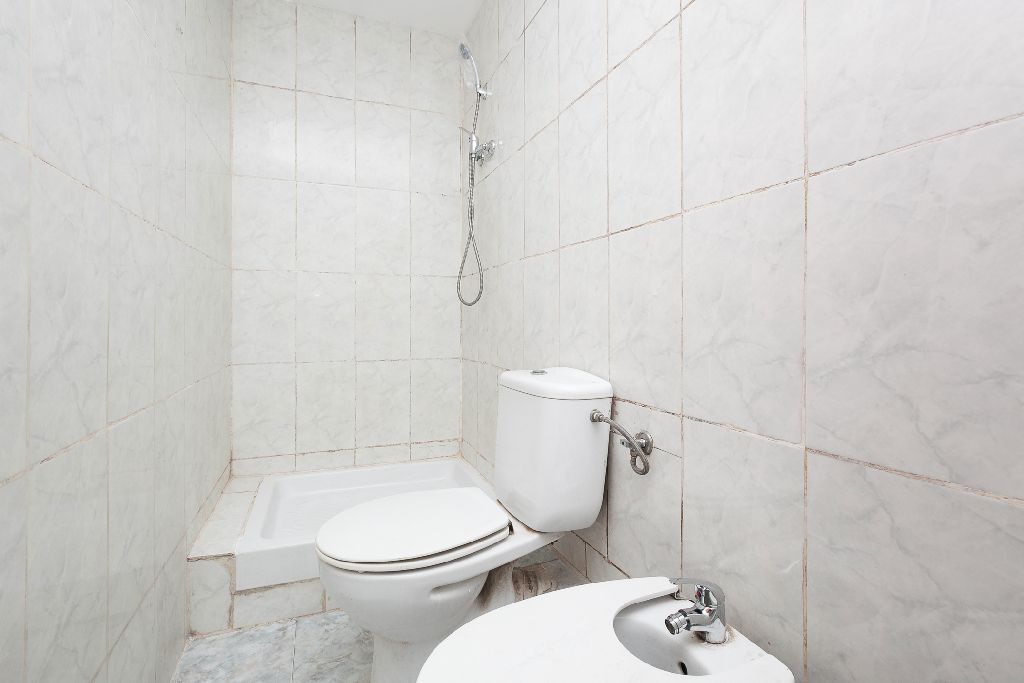 Bathroom of Flat for sale in Badalona