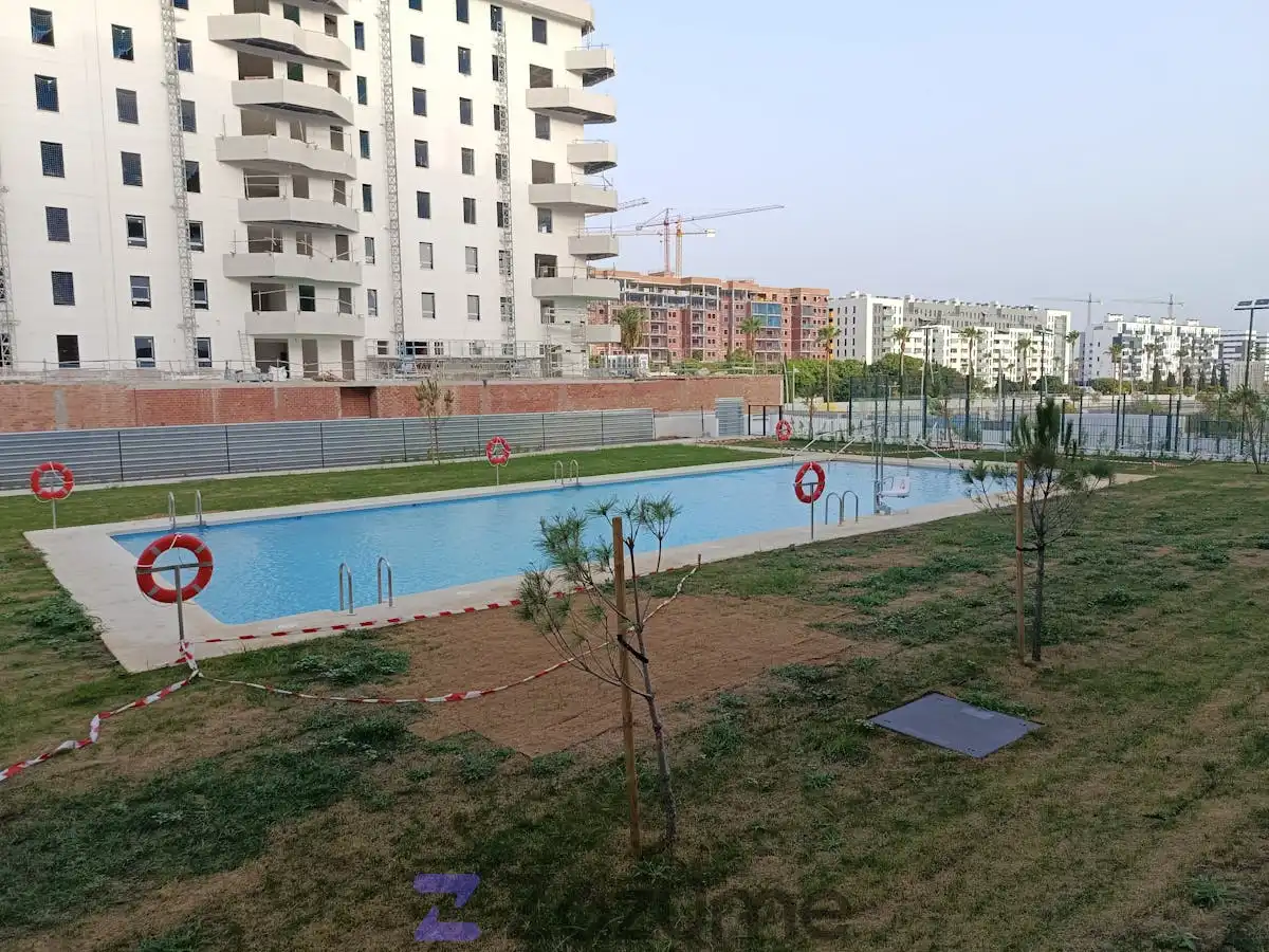 Piscina de Piso de alquiler en Dos Hermanas con Aire acondicionado, Calefacción y Terraza