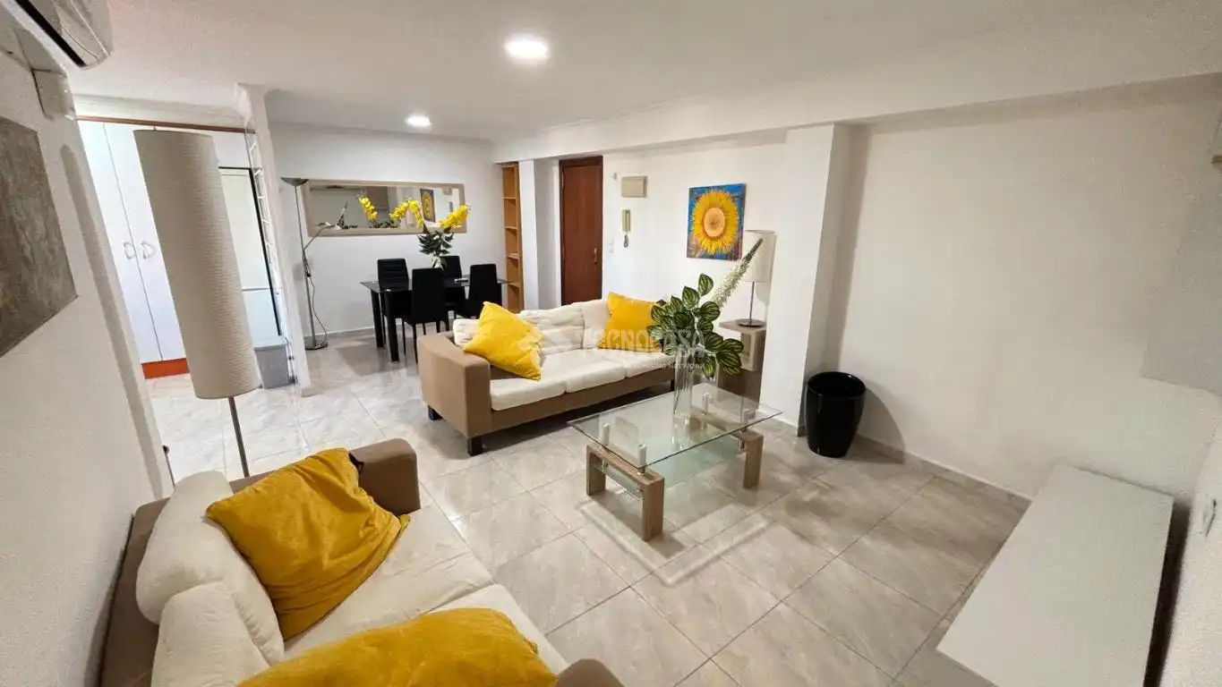 Sala d'estar de Pis en venda en Valencia amb Aire condicionat