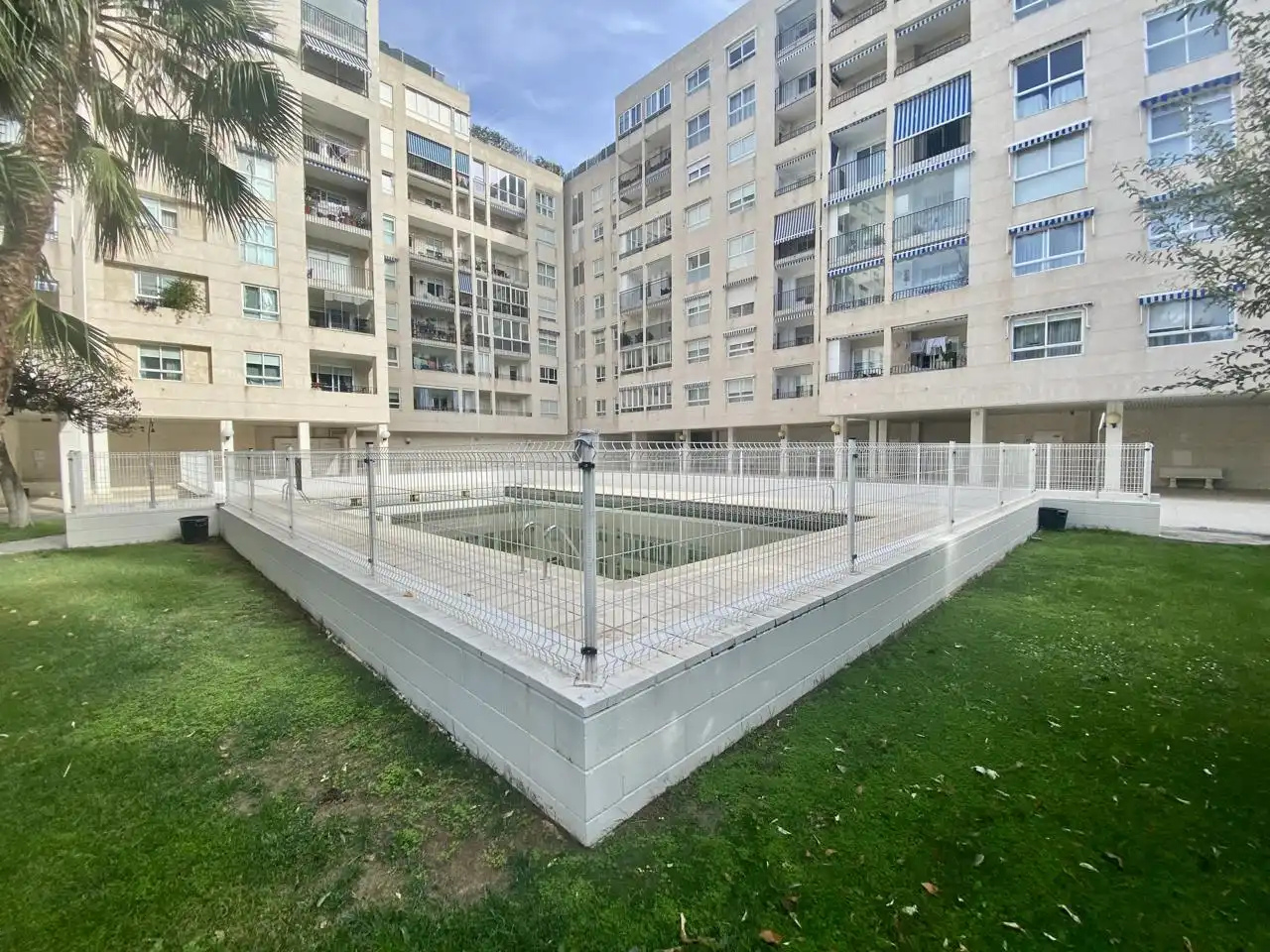 Wohnung zur Miete in Calle de Jorge Sánchez Candial, La Jota