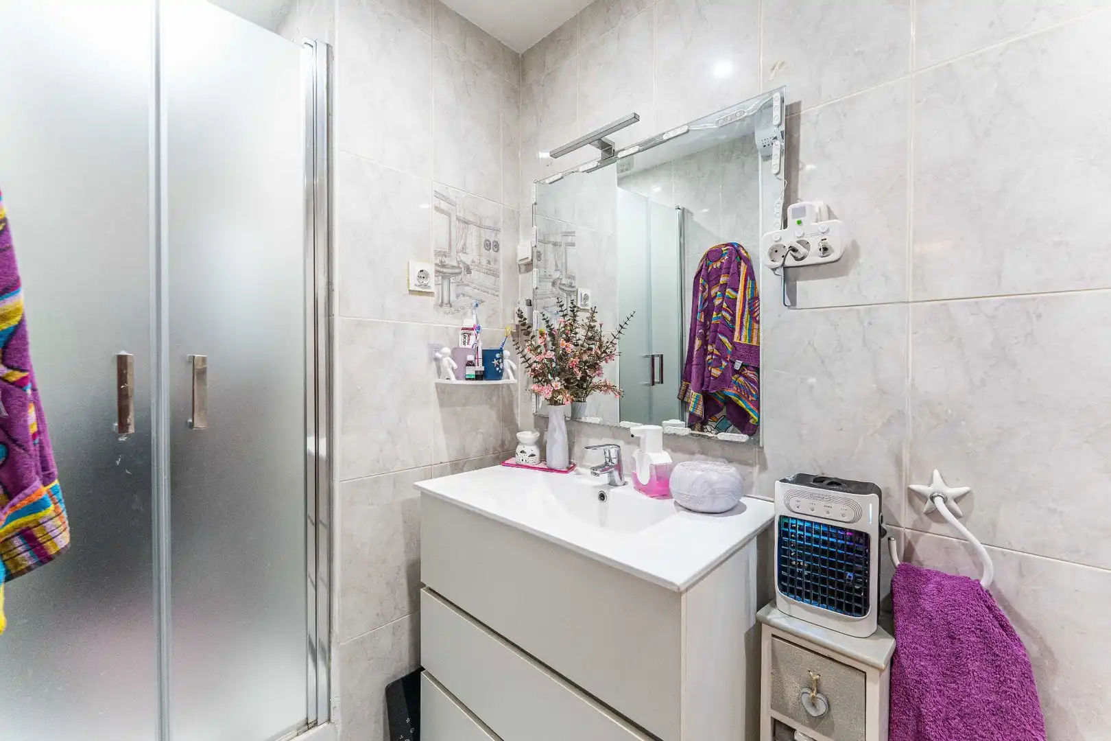 Bathroom of Flat for sale in Móstoles  with Air Conditioner and Heating