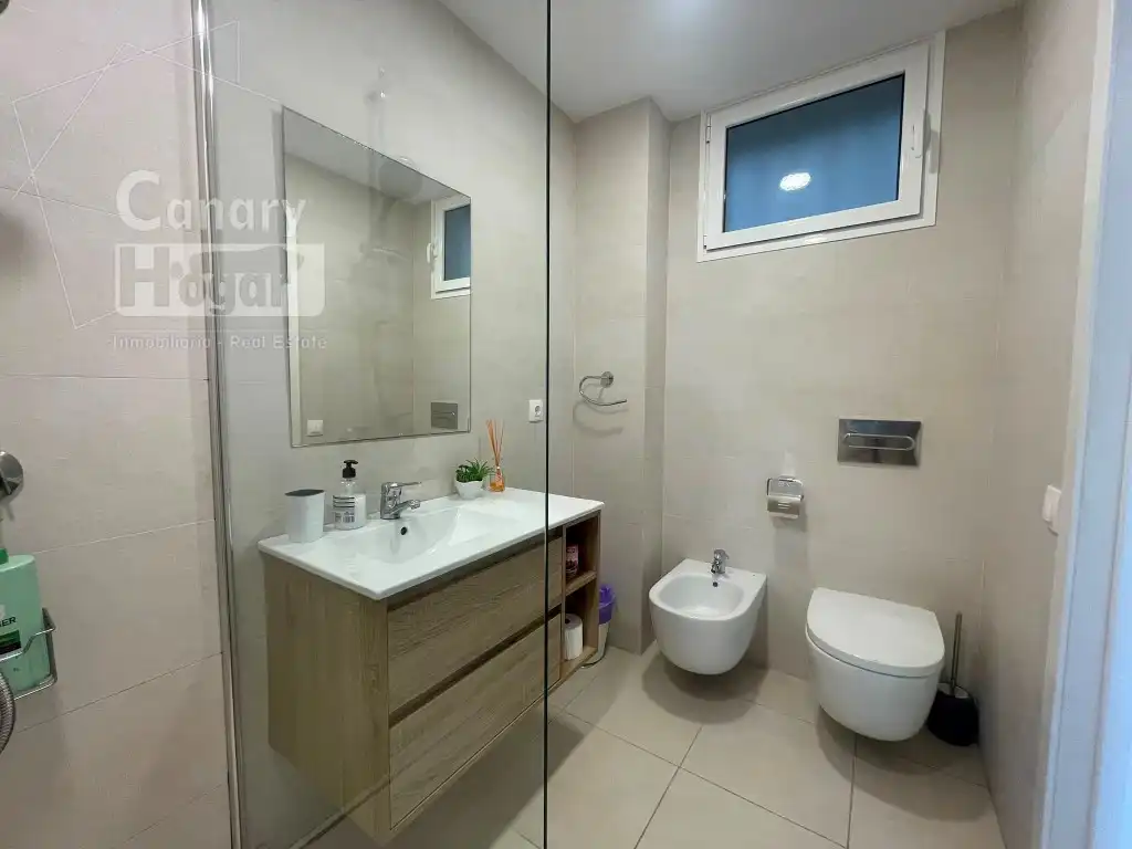 Bathroom of Study for sale in Arona  with Air Conditioner, Balcony and Internet