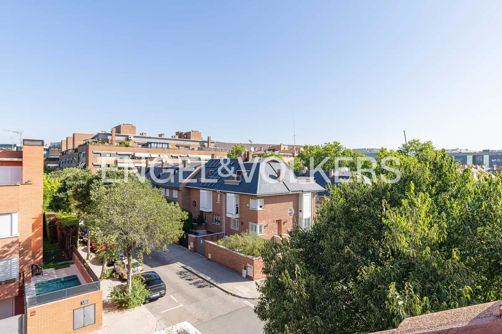 Vista exterior de Casa adosada en venta en Madrid con Aire acondicionado, Calefacción y Jardín privado
