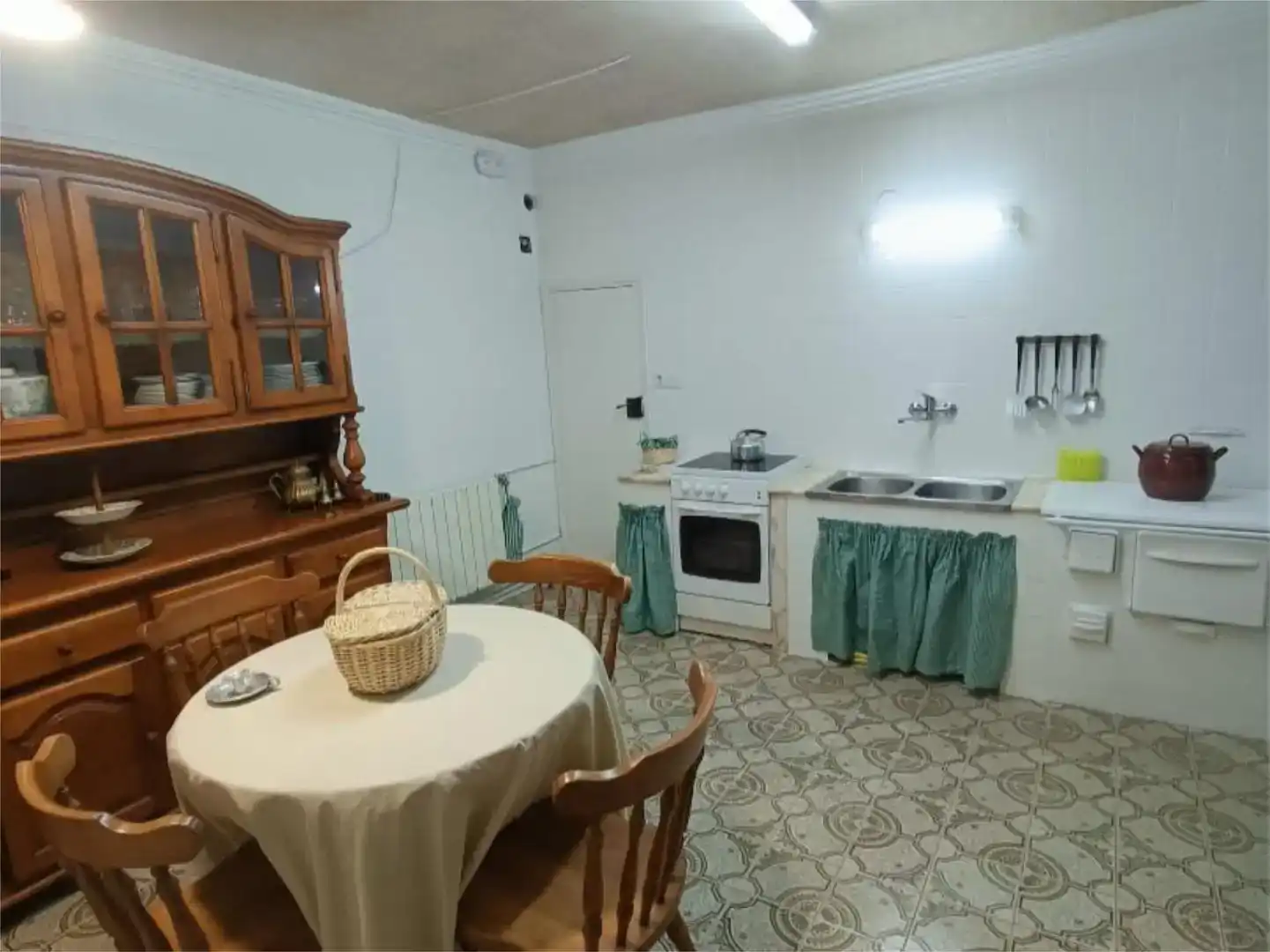 Kitchen of Country homes for rent in Somiedo  with Private garden, Parquet flooring and Storage room