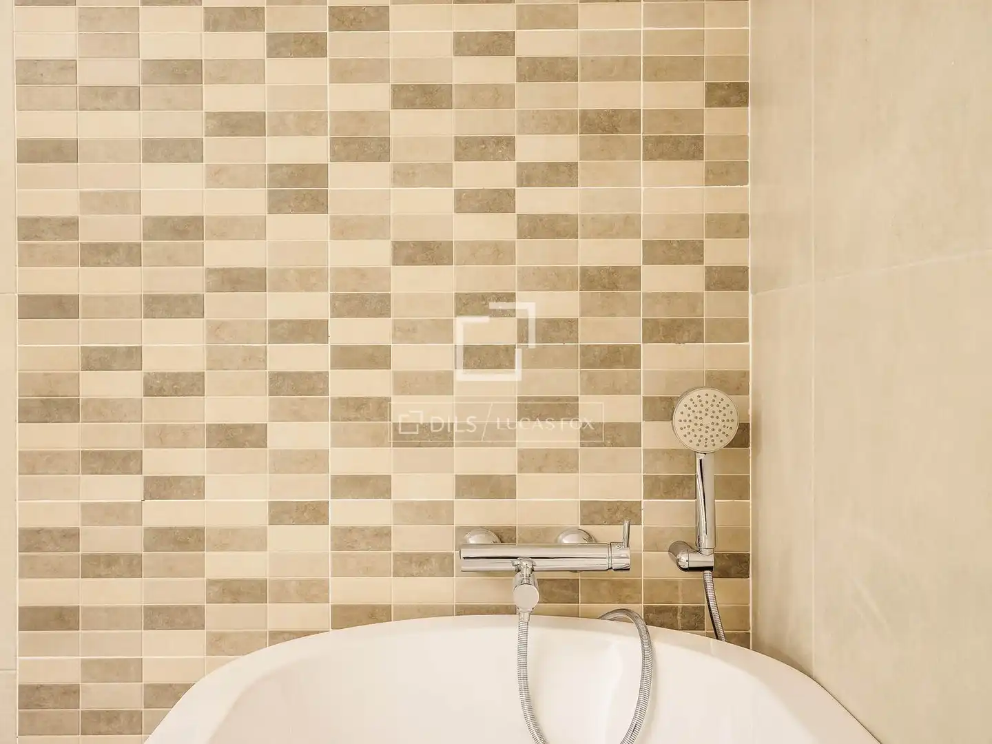 Badezimmer von Wohnung zum Verkauf in Barcelona mit Klimaanlage und Terrasse