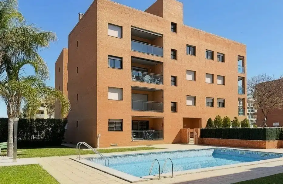 Außenansicht von Wohnungen zum Verkauf in Cambrils mit Klimaanlage, Heizung und Terrasse