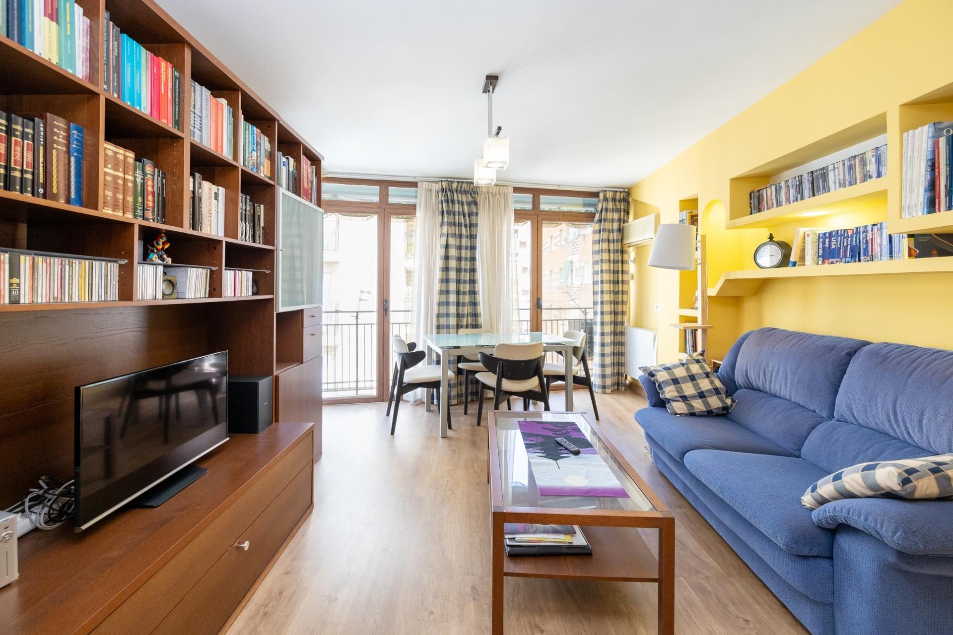 Living room of Flat for sale in  Granada Capital