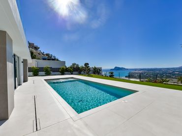 Detached house with pool for sale in Mascarat
