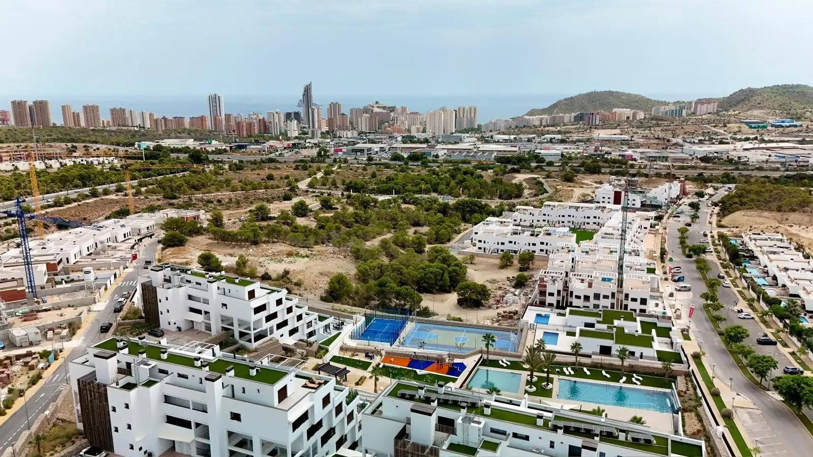 Vista exterior de Apartament de lloguer en Finestrat amb Aire condicionat, Jardí privat i Terrassa