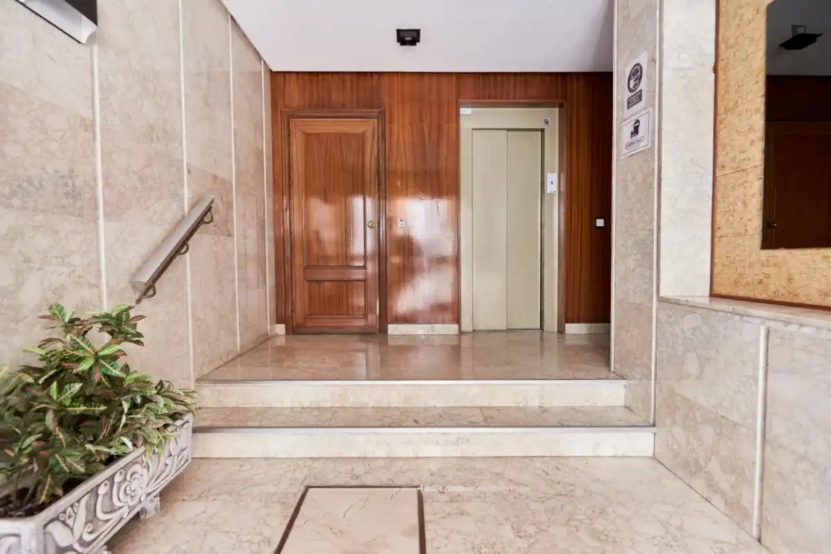 Room in Triana Este