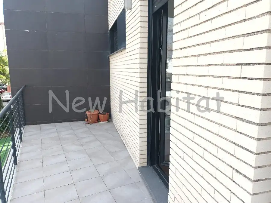 Vista exterior de Casa adosada en venta en Castellón de la Plana / Castelló de la Plana con Aire acondicionado, Jardín privado y Terraza