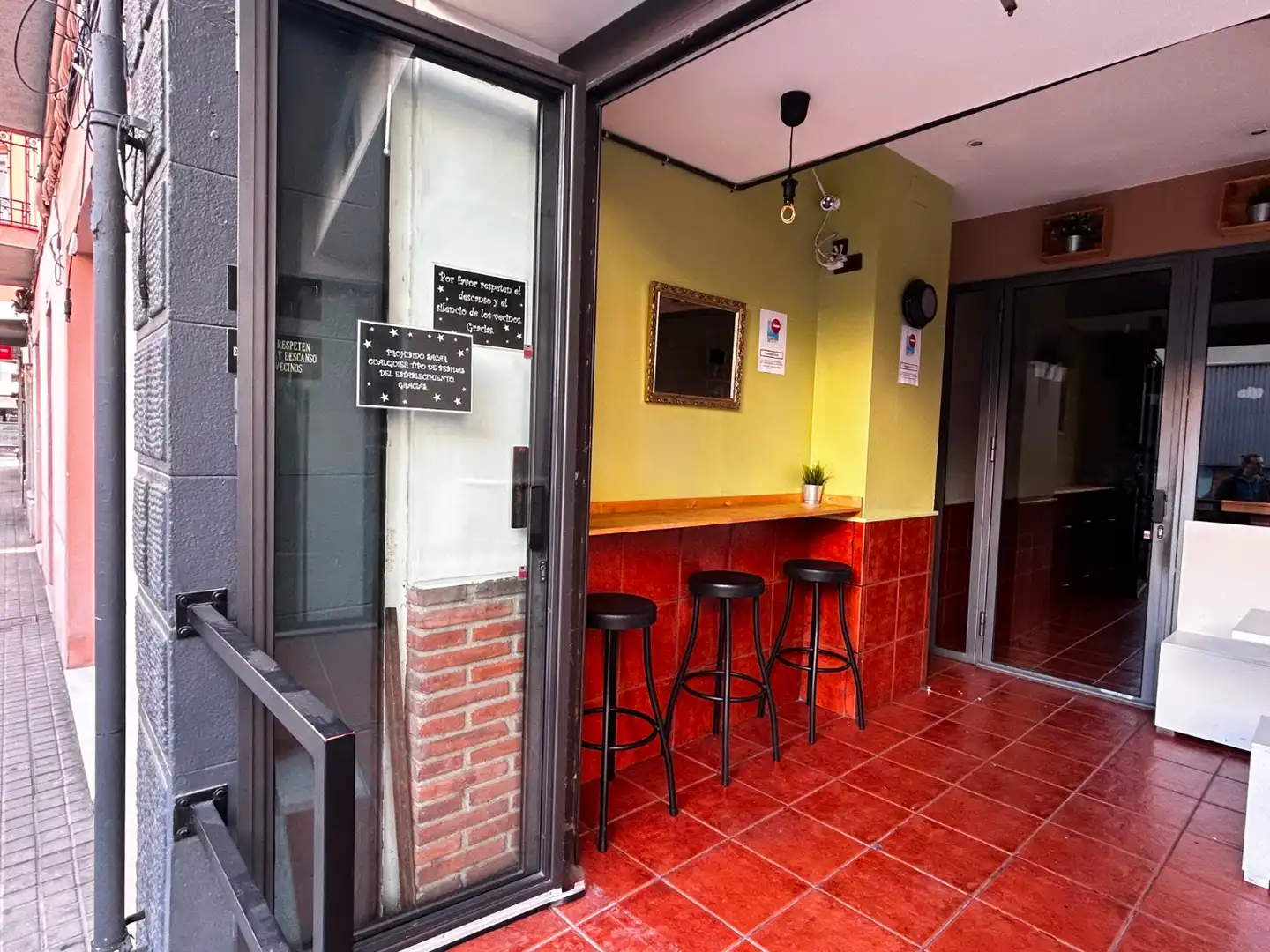 Local en traspaso en L'Hospitalet de Llobregat con Amueblado