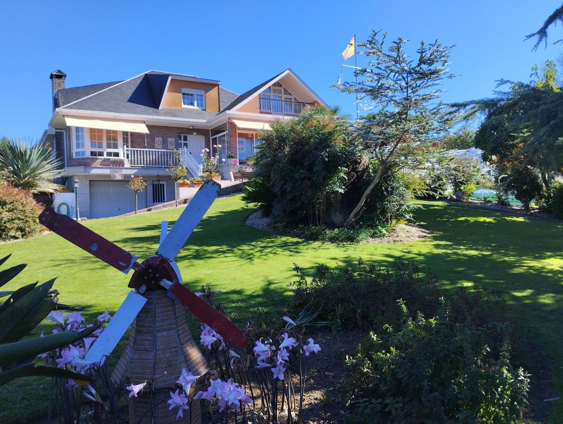 Exterior view of House or chalet for sale in Vilagarcía de Arousa  with Heating