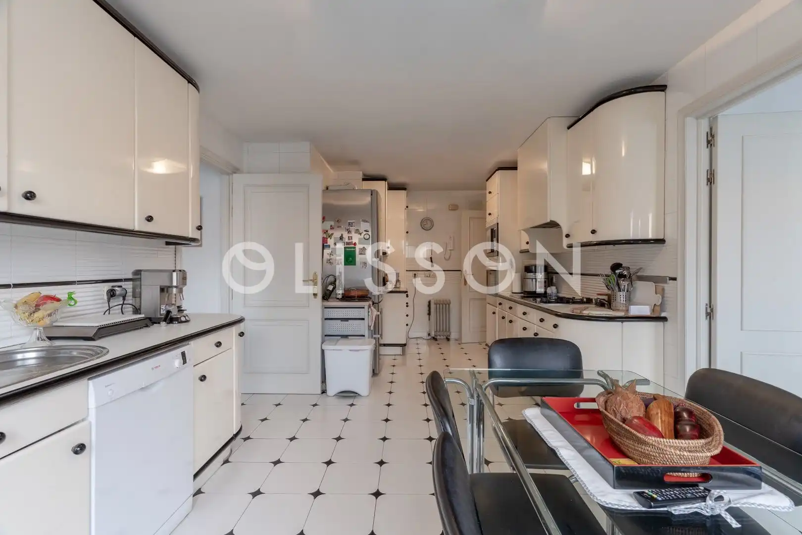 Cocina de Casa o chalet en venta en Madrid con Aire acondicionado, Calefacción y Jardín privado