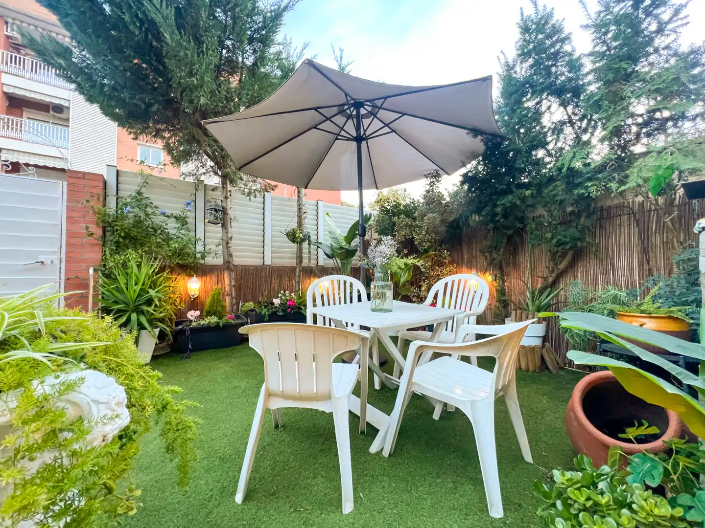 Terrasse von Einfamilien-Reihenhaus zum Verkauf in Mollet del Vallès mit Klimaanlage, Heizung und Privatgarten