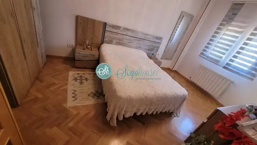 Dormitori de Casa o xalet en venda en Segovia amb Calefacció, Parquet i Terrassa