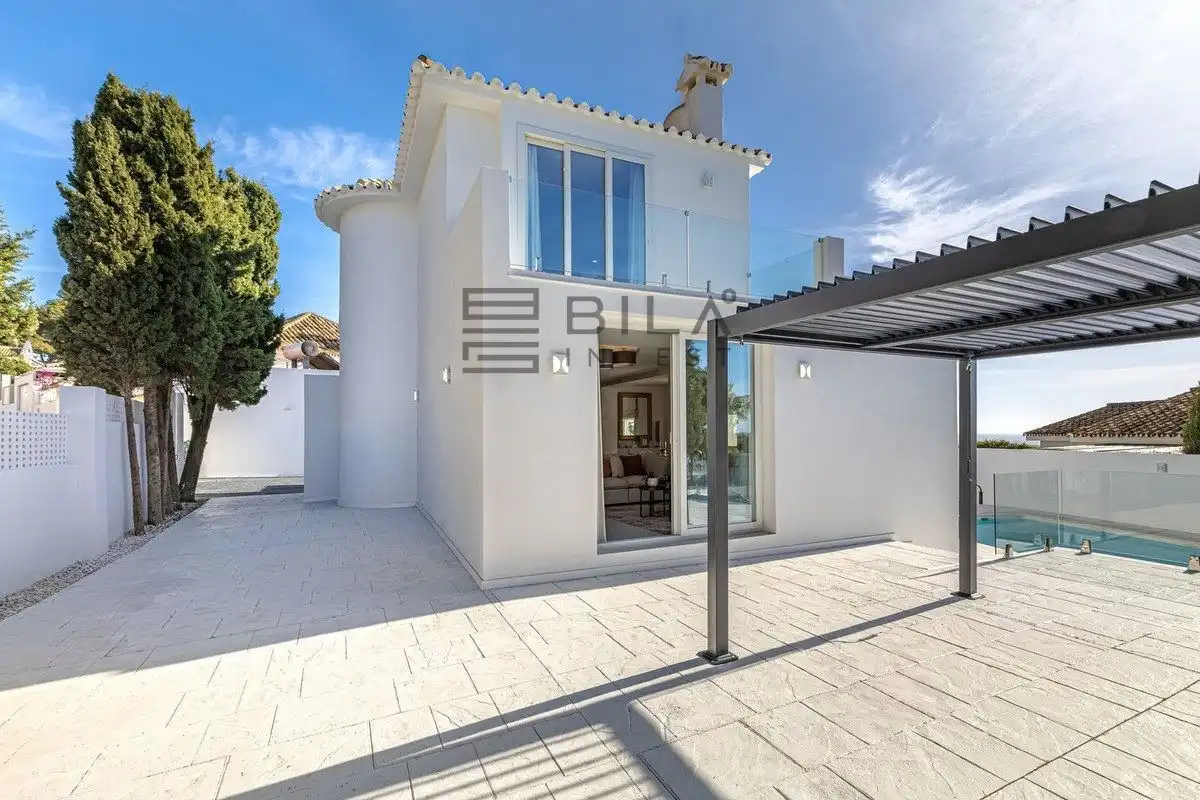 Chalet con piscina en venta en Riviera del Sol