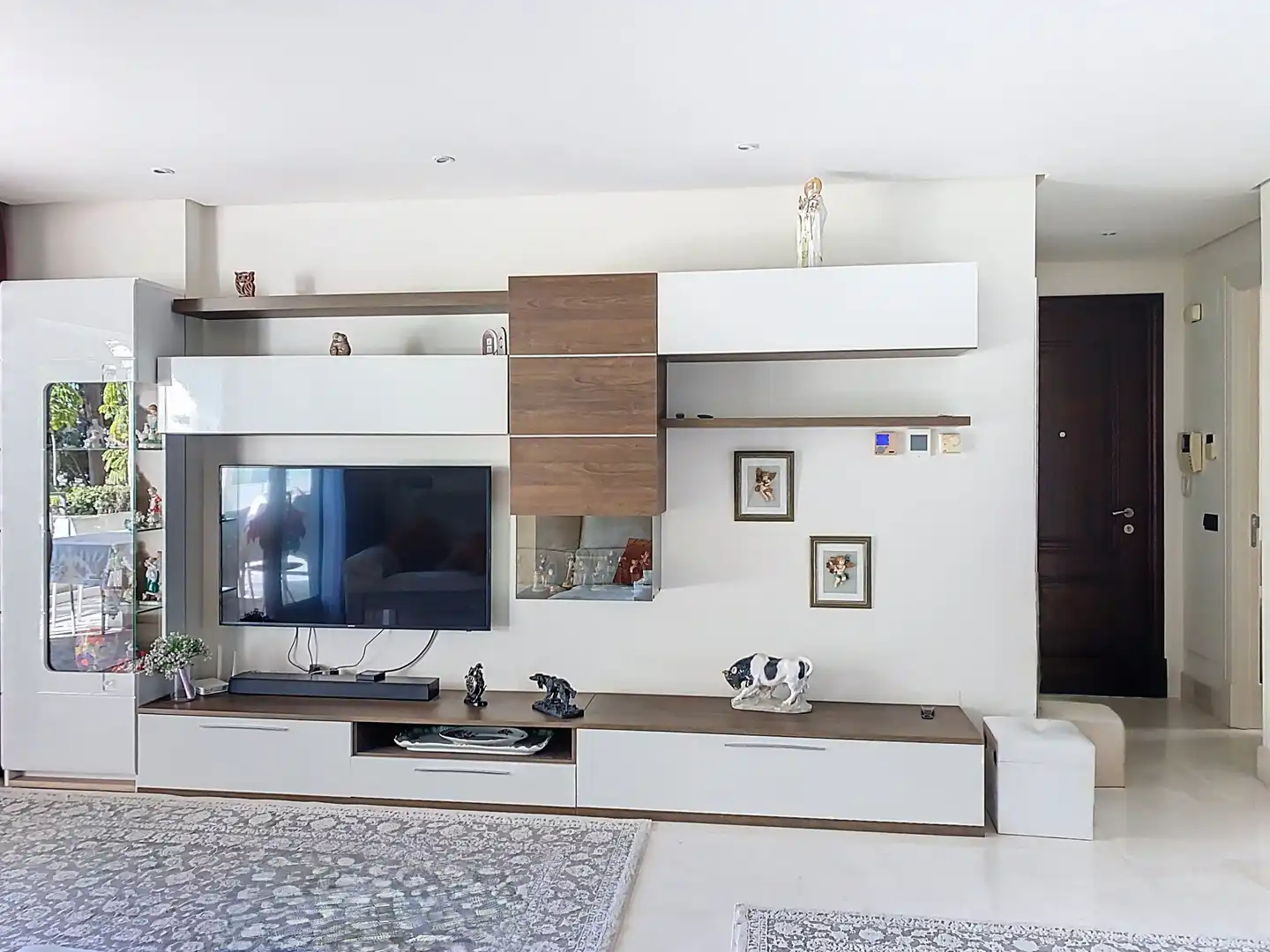 Sala d'estar de Apartament en venda en Estepona amb Aire condicionat, Terrassa i Piscina