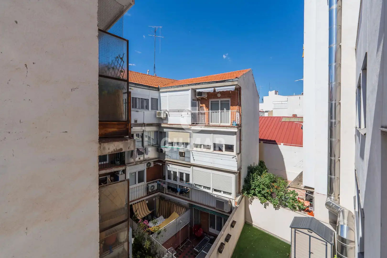 Vista exterior de Piso en venta en Madrid con Calefacción y Trastero
