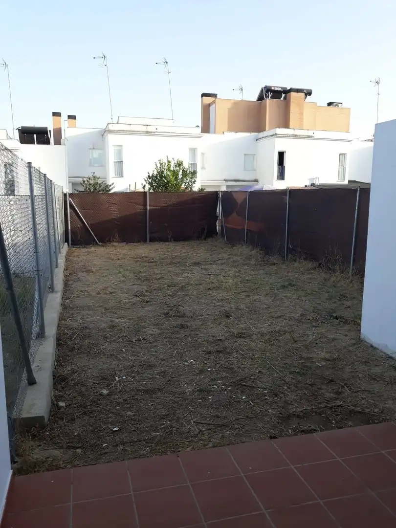 Casa adosada de lloguer en Huévar del Aljarafe amb Jardí privat i Terrassa