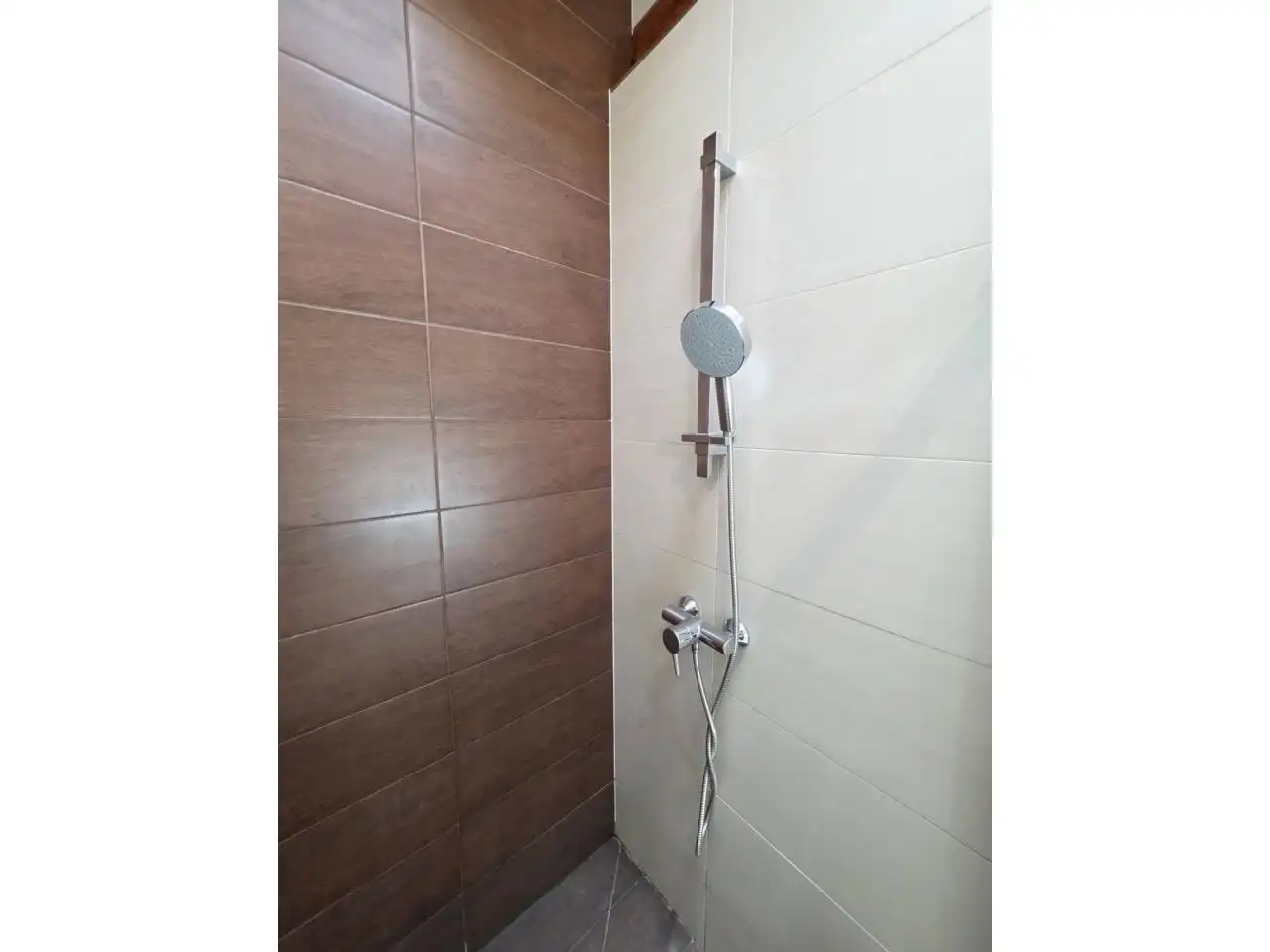 Baño de Casa o chalet en venta en Montcada i Reixac con Aire acondicionado, Calefacción y Jardín privado