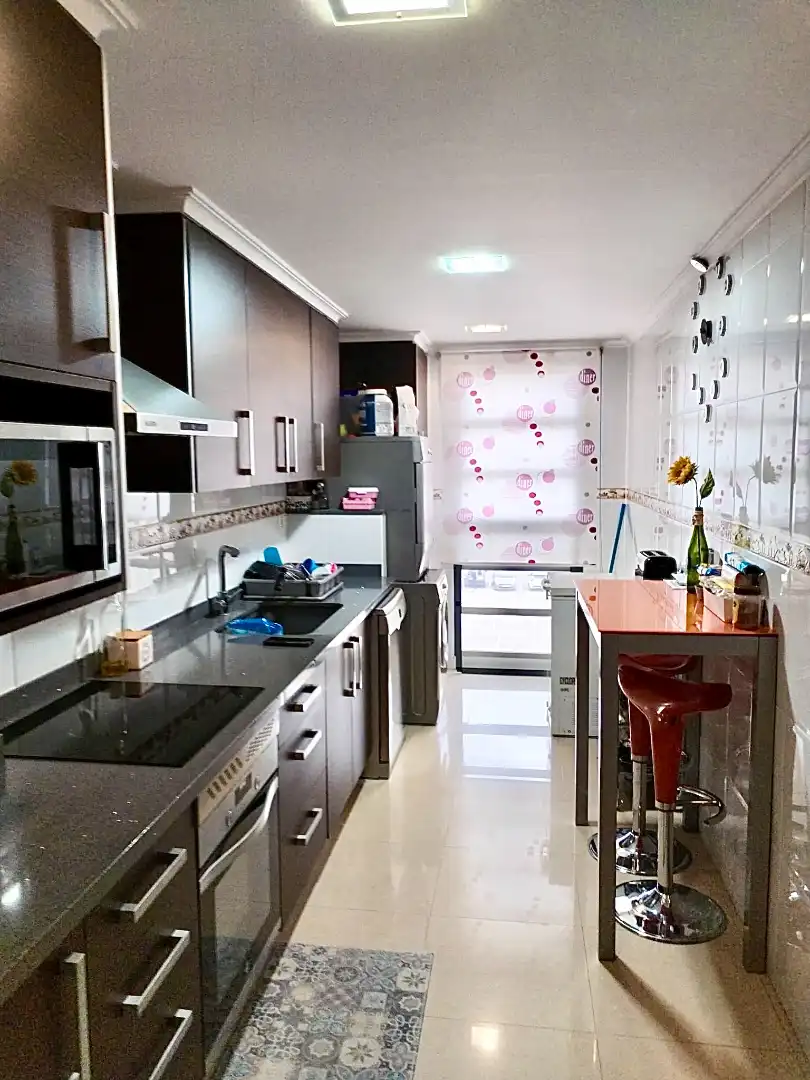 Küche von Wohnung zum Verkauf in Sueca mit Klimaanlage, Abstellraum und Balkon