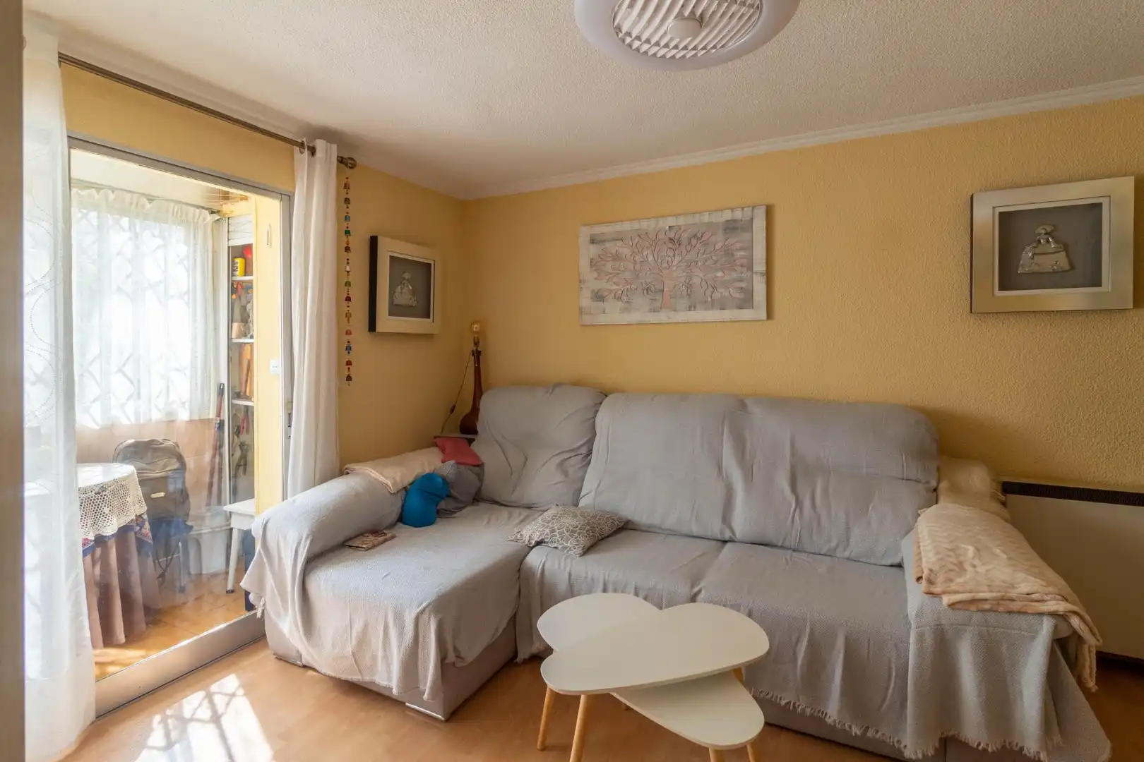 Sala d'estar de Pis en venda en Madrid amb Calefacció i Terrassa