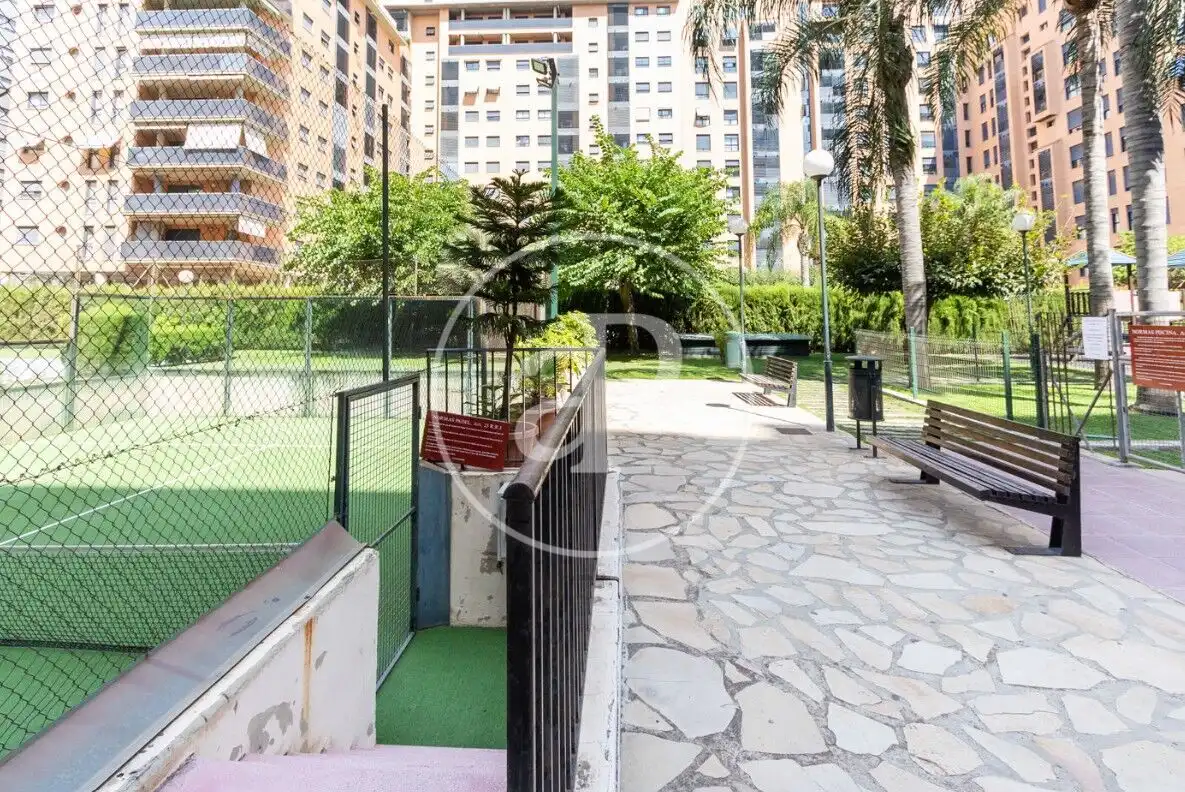 Aparcament de Pis en venda en Valencia amb Aire condicionat, Calefacció i Jardí privat