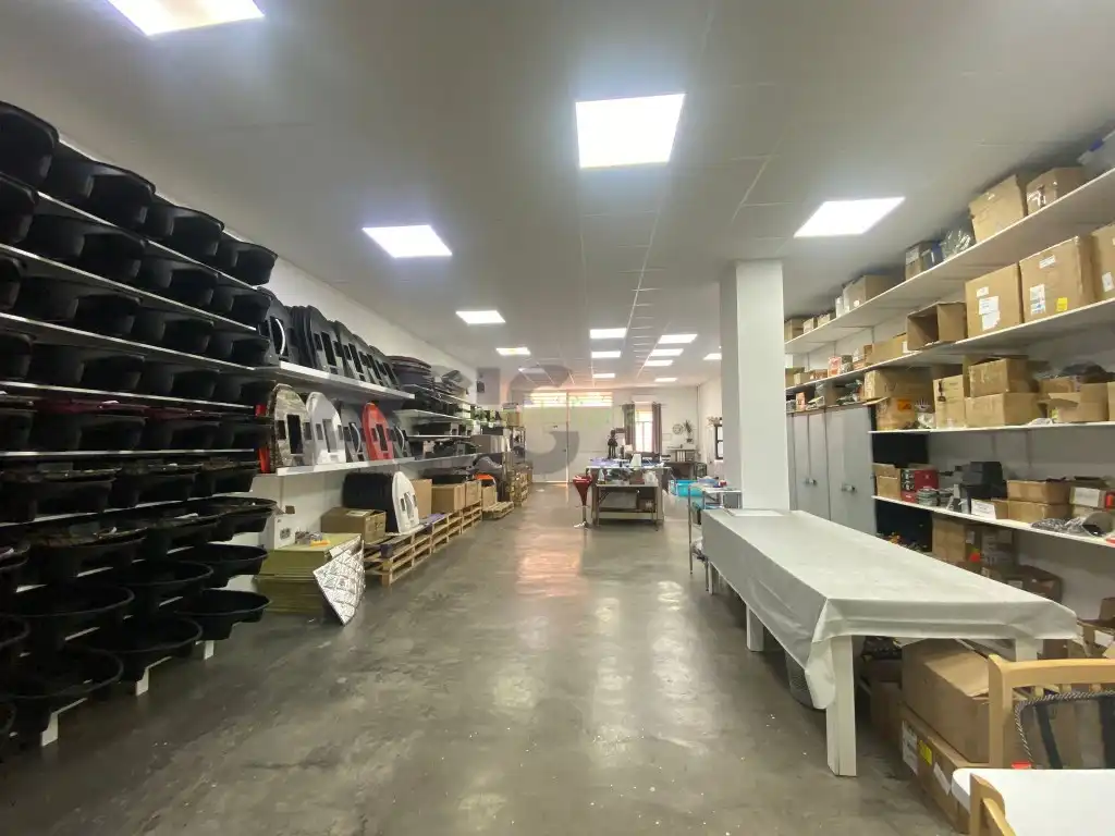 Nave industrial in vendita a Carrer Cardenal Cisneros, imagen 4