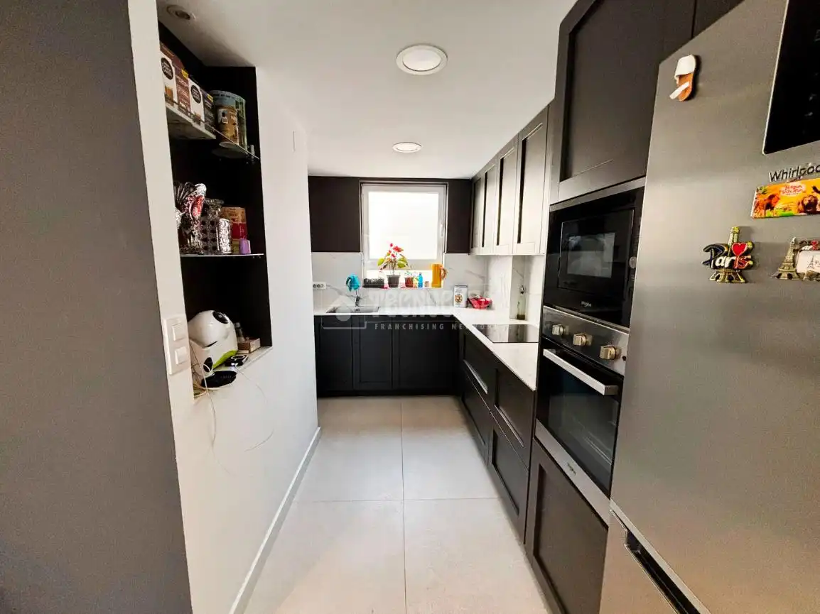 Kitchen of Flat for sale in Zaragoza  with Heating, Terrace and Furnished