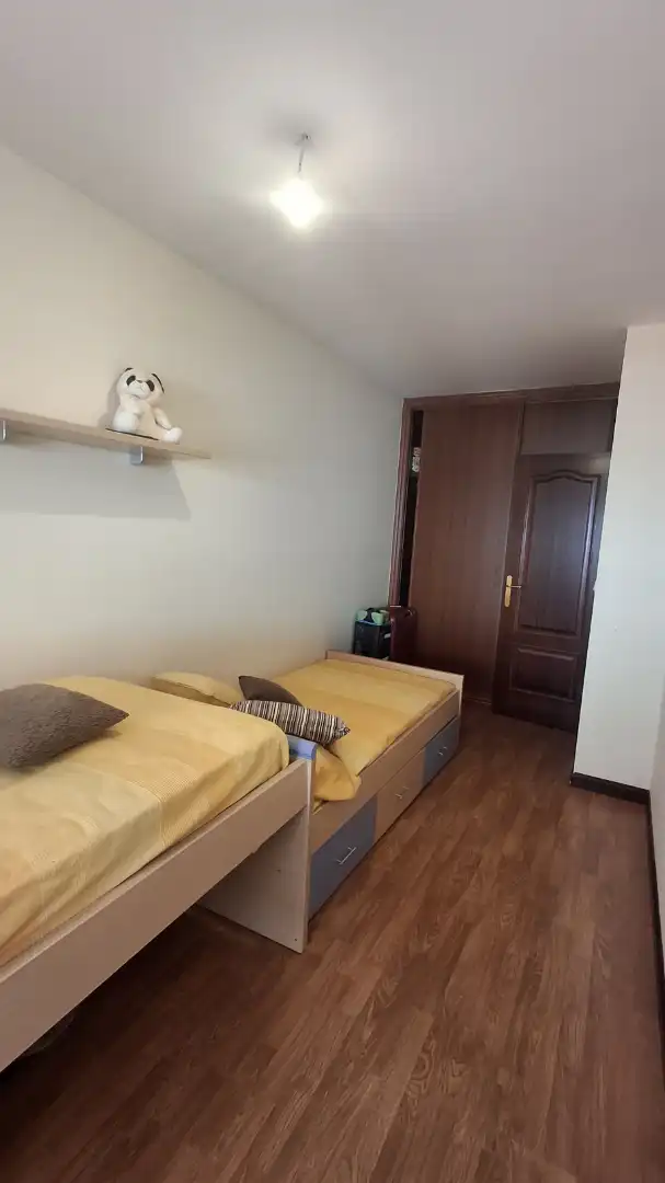 Dormitori de Pis en venda en Boiro amb Calefacció, Moblat i Forn