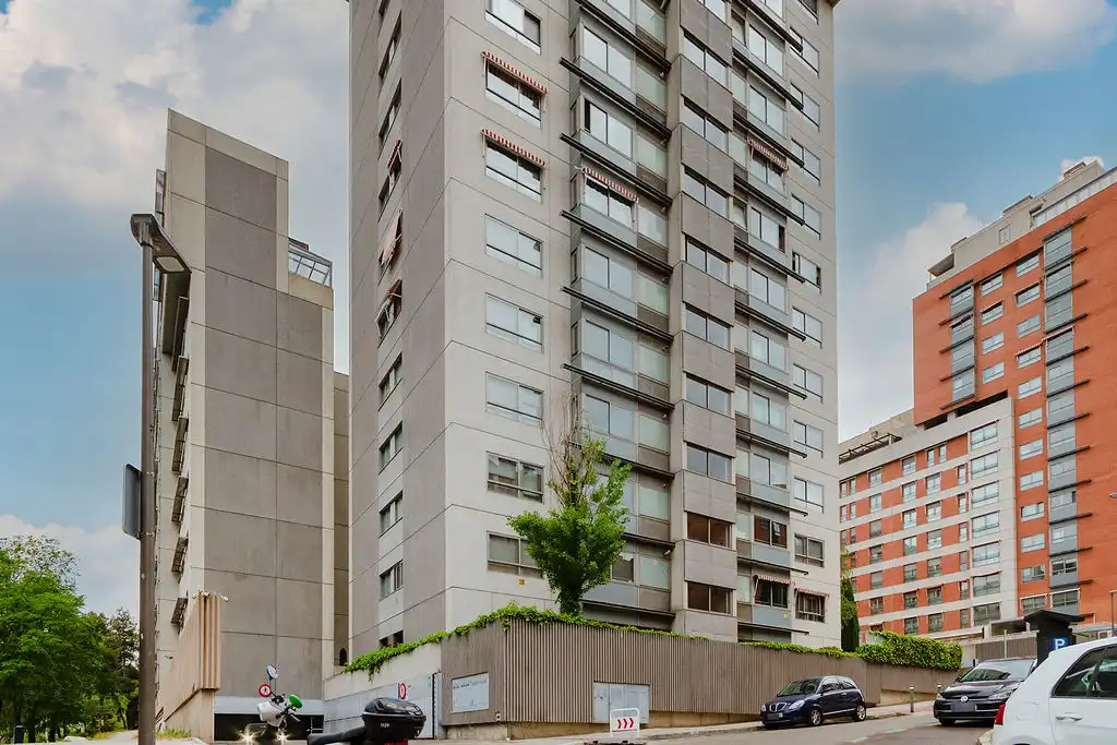 Exterior view of Flat for sale in Madrid  with Storage room and Swimming Pool