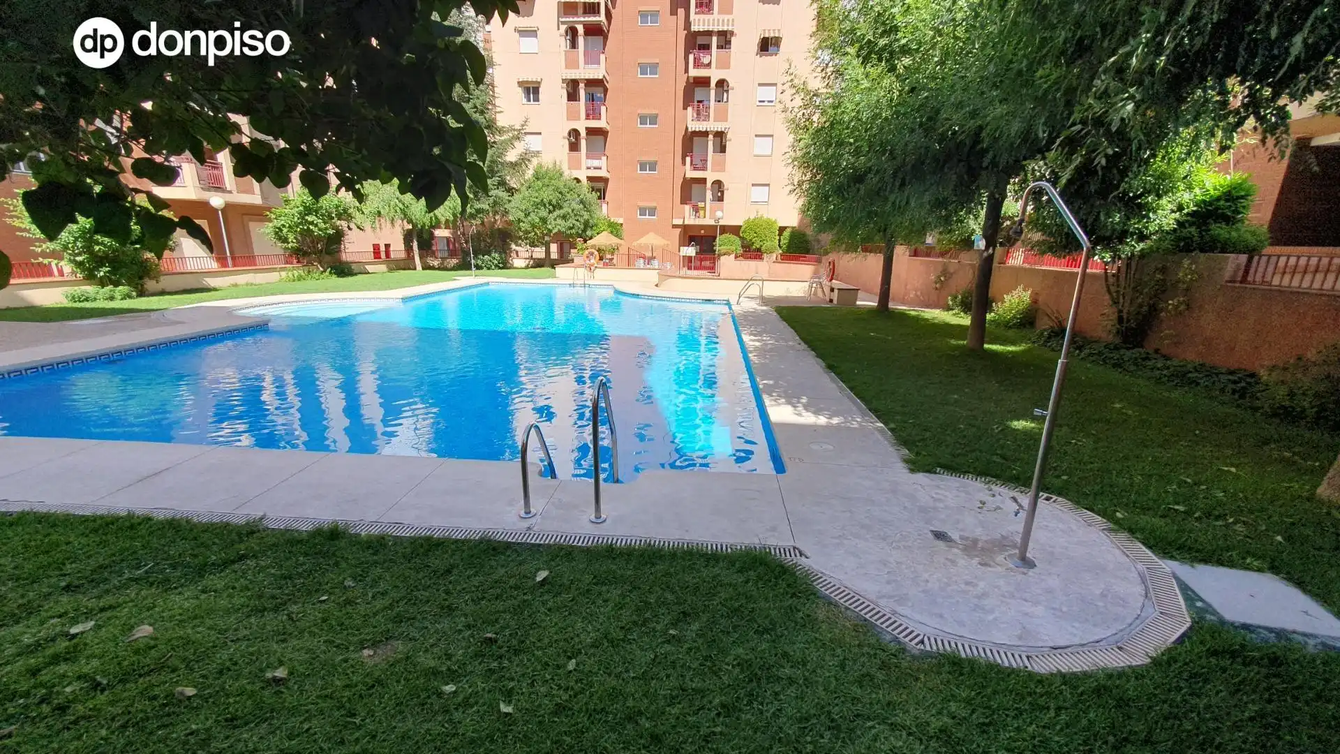 Swimming pool of Flat for rent in Granada  with Air Conditioner, Heating and Terrace
